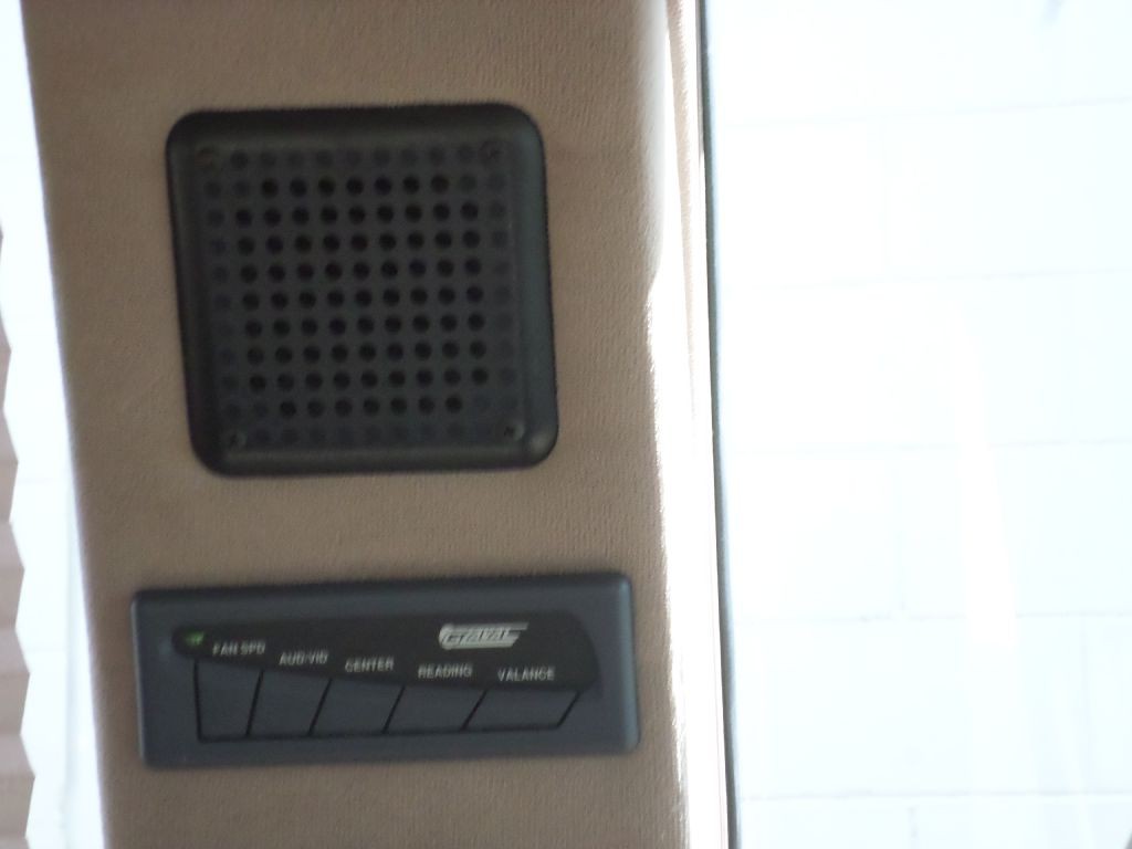 2000 Chevrolet Express Image 30