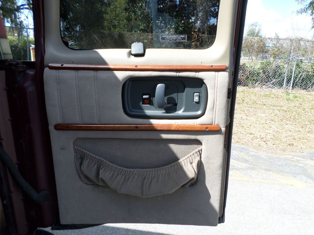 2000 Chevrolet Express Image 41