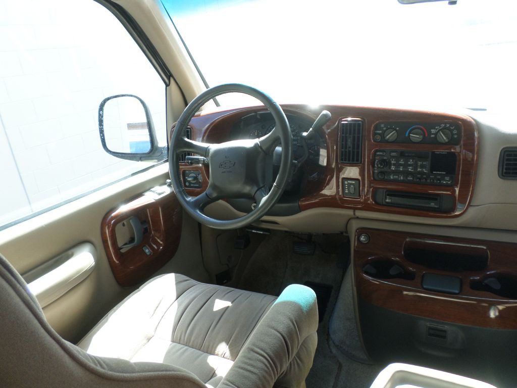2000 Chevrolet Express Image 46