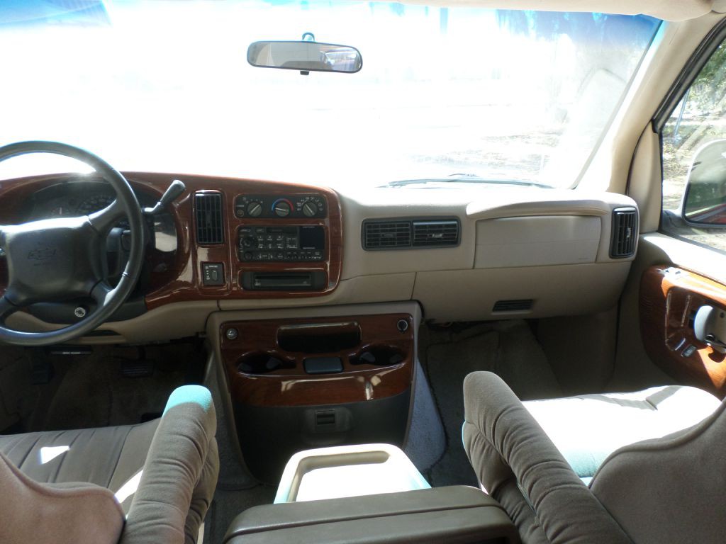 2000 Chevrolet Express Image 47