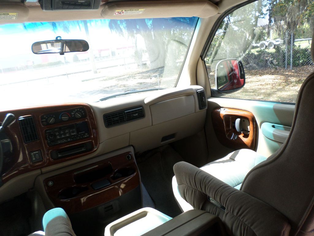 2000 Chevrolet Express Image 48