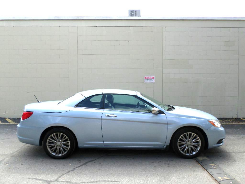 2012 Chrysler 200 Image 2