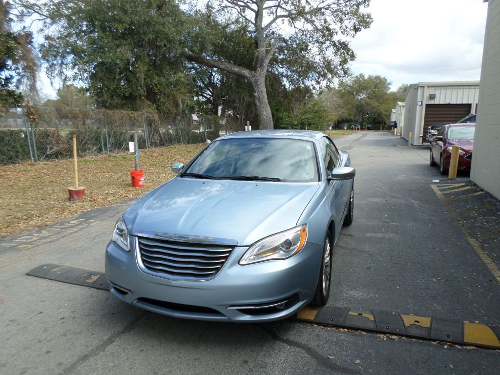 2012 Chrysler 200 Image 5
