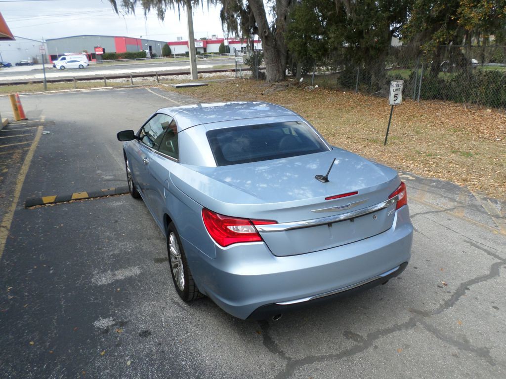 2012 Chrysler 200 Image 6
