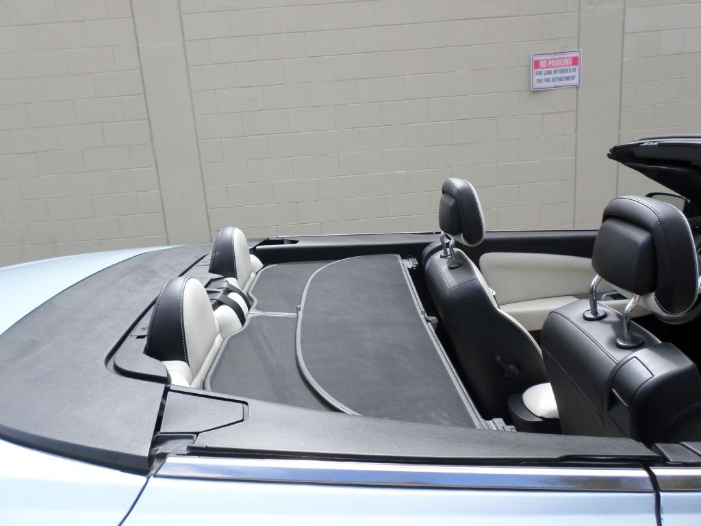 2012 Chrysler 200 Image 23