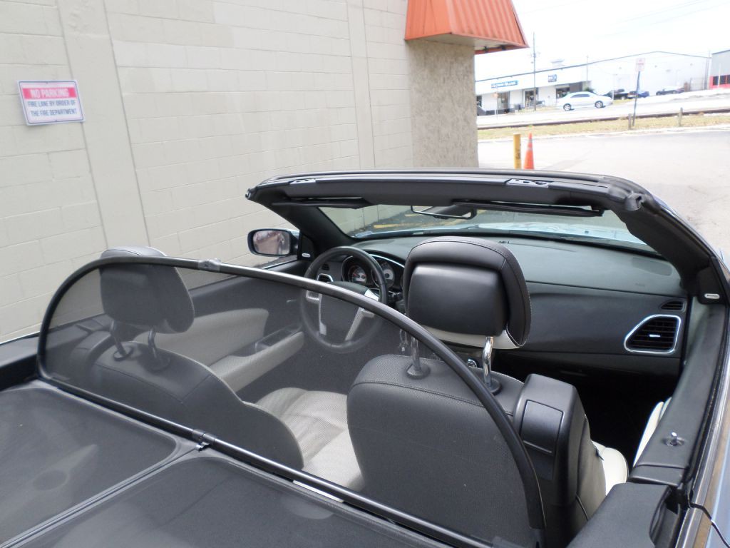 2012 Chrysler 200 Image 25