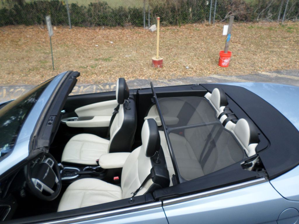 2012 Chrysler 200 Image 27