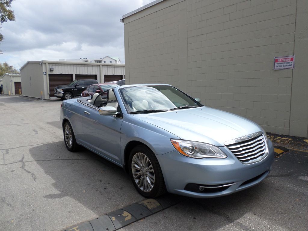 2012 Chrysler 200 Image 31