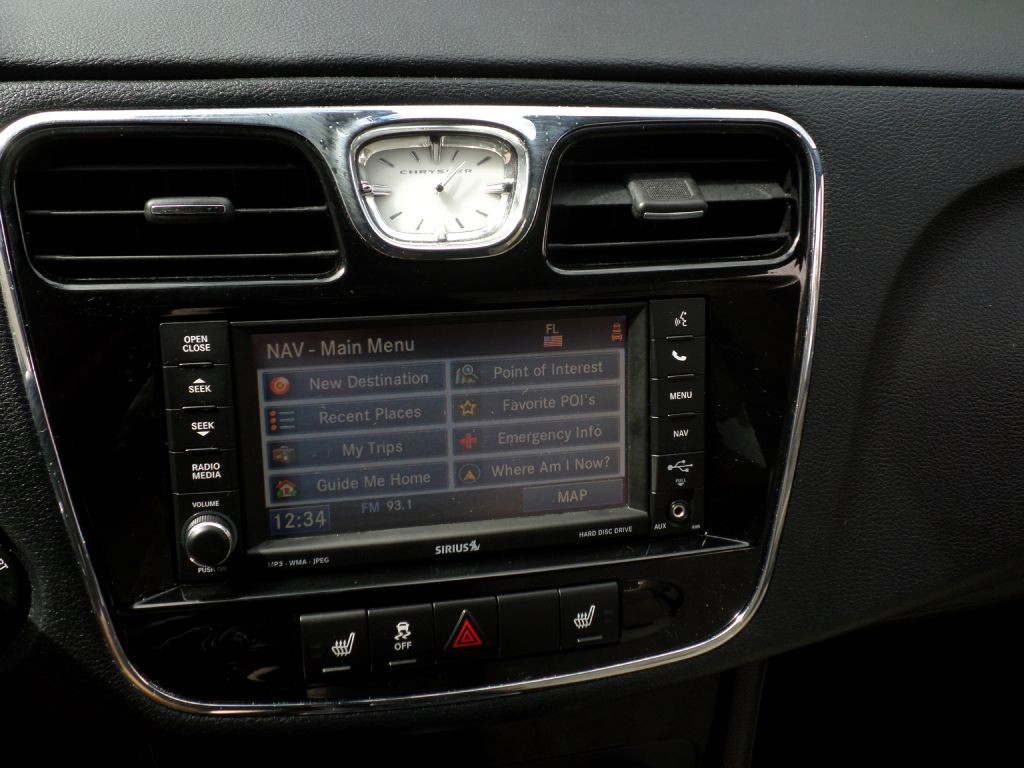 2012 Chrysler 200 Image 33