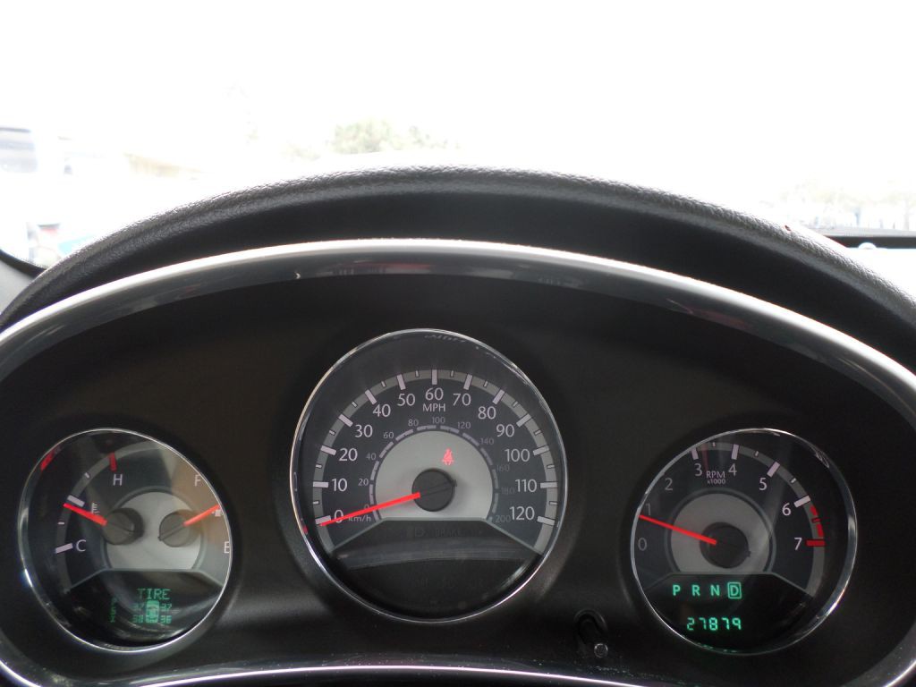 2012 Chrysler 200 Image 37