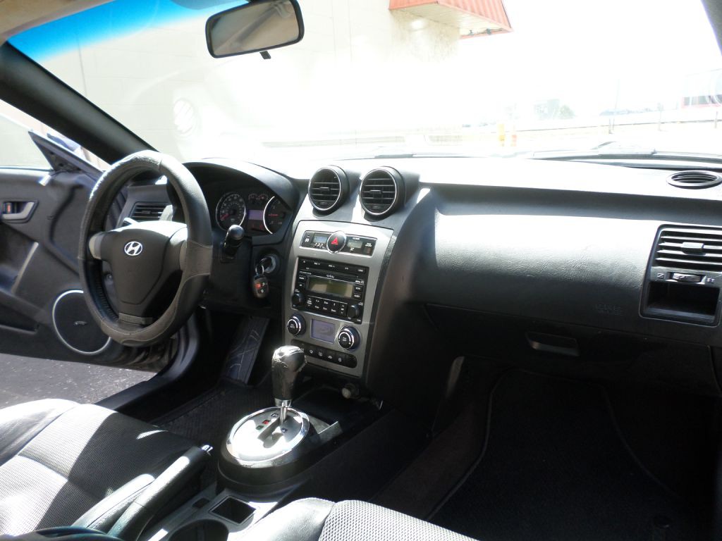 2007 Hyundai Tiburon Image 14