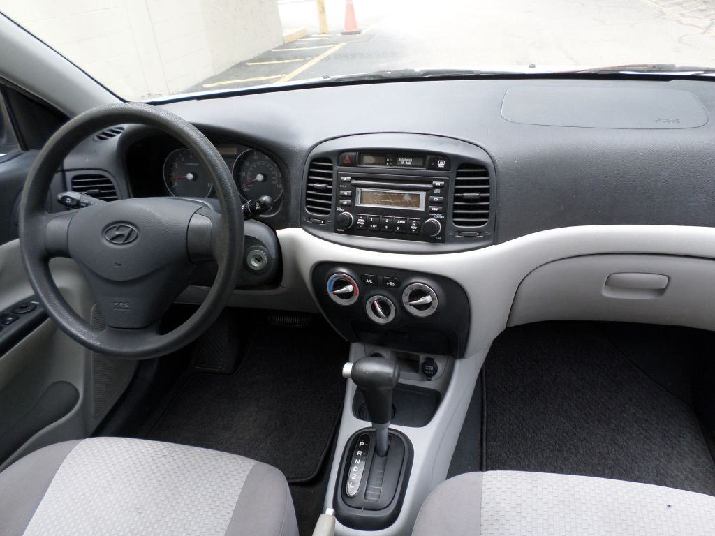 2008 Hyundai Accent Image 13