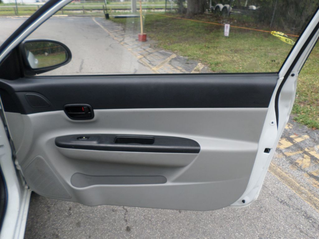 2008 Hyundai Accent Image 14