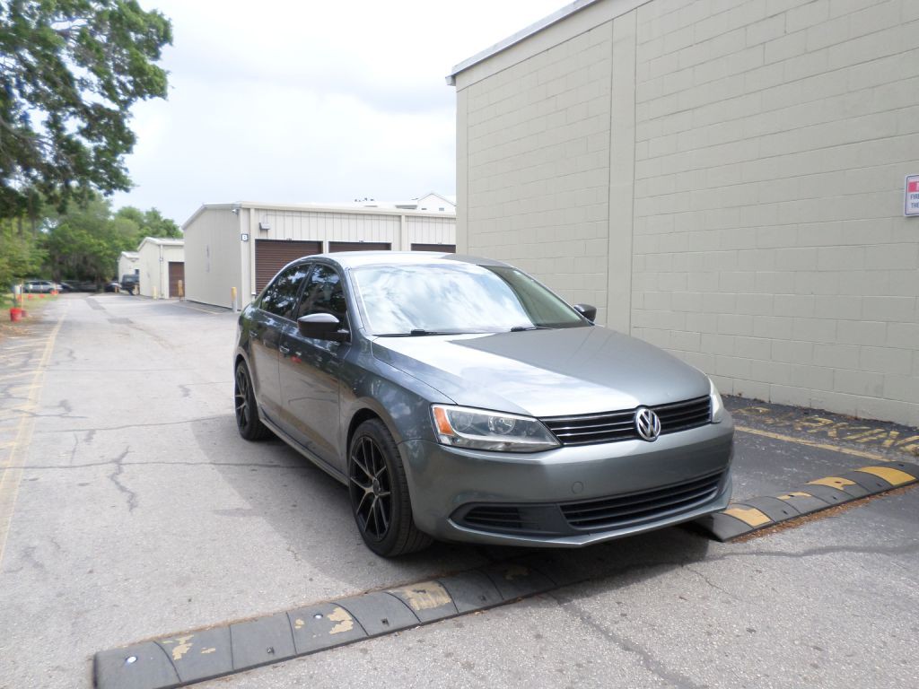 2014 Volkswagen Jetta Image 2