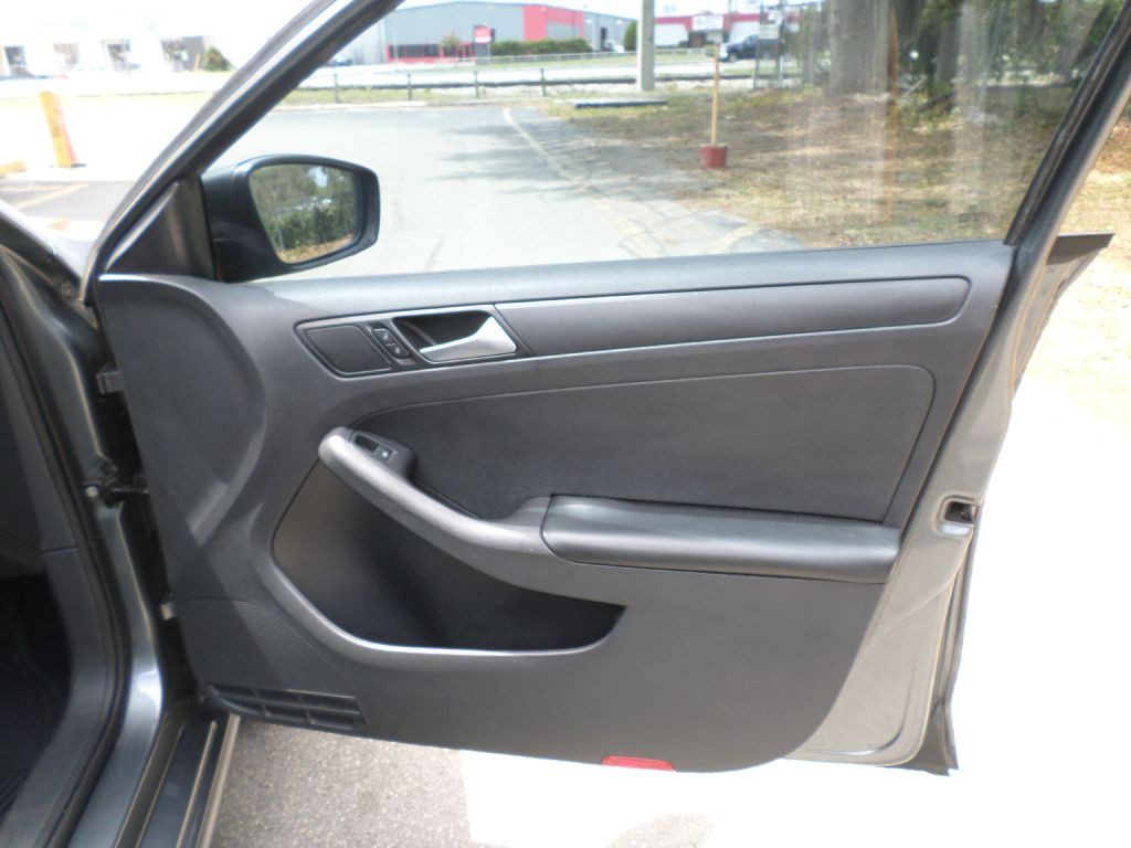 2014 Volkswagen Jetta Image 10