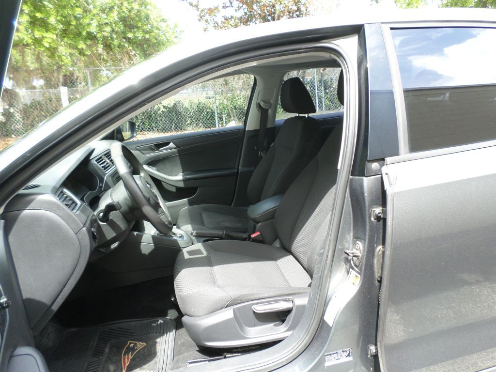 2014 Volkswagen Jetta Image 19