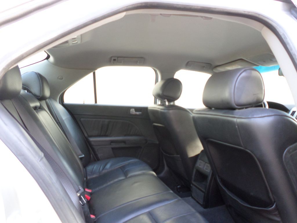 2005 Cadillac STS Image 9
