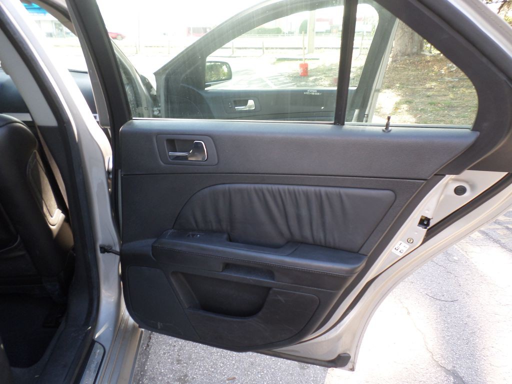 2005 Cadillac STS Image 16