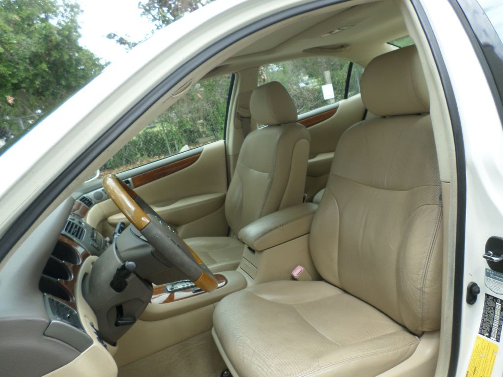 2005 Lexus ES Image 10