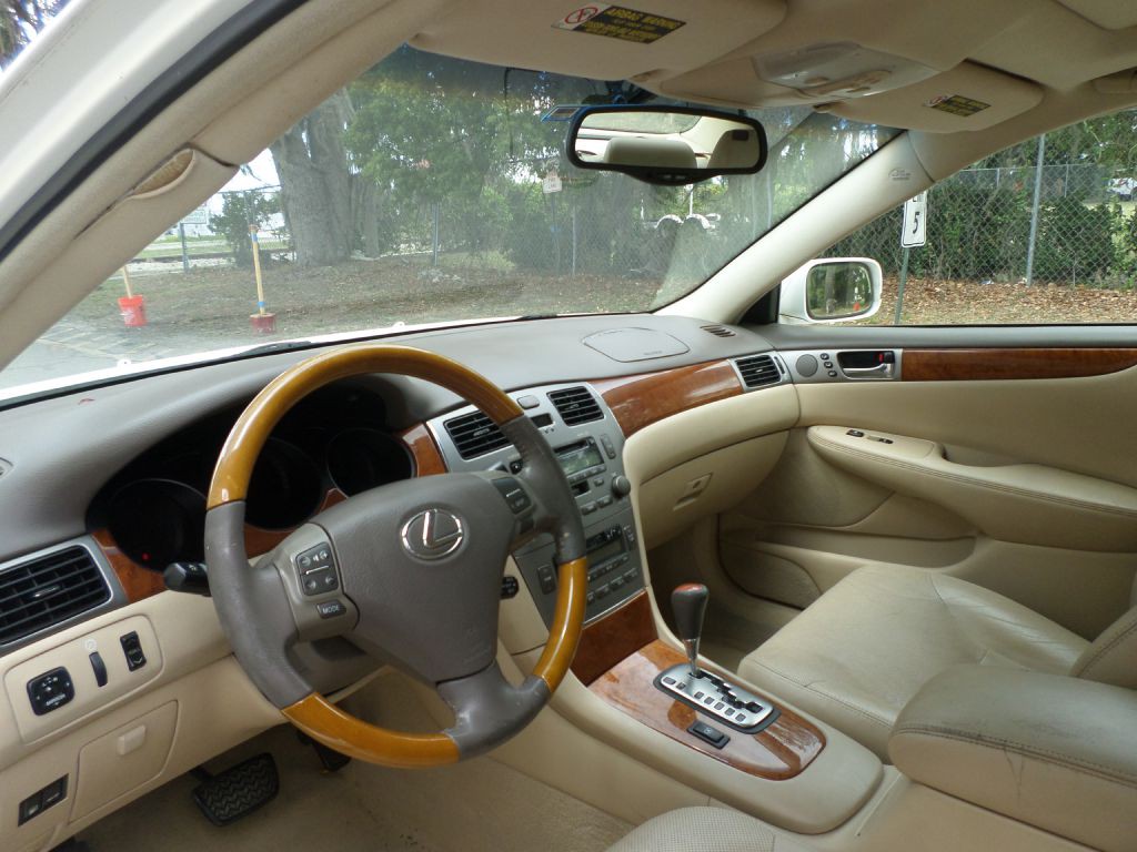 2005 Lexus ES Image 12