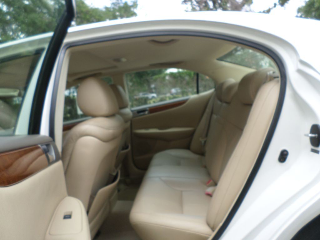 2005 Lexus ES Image 13