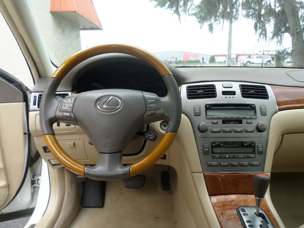 2005 Lexus ES Image 19
