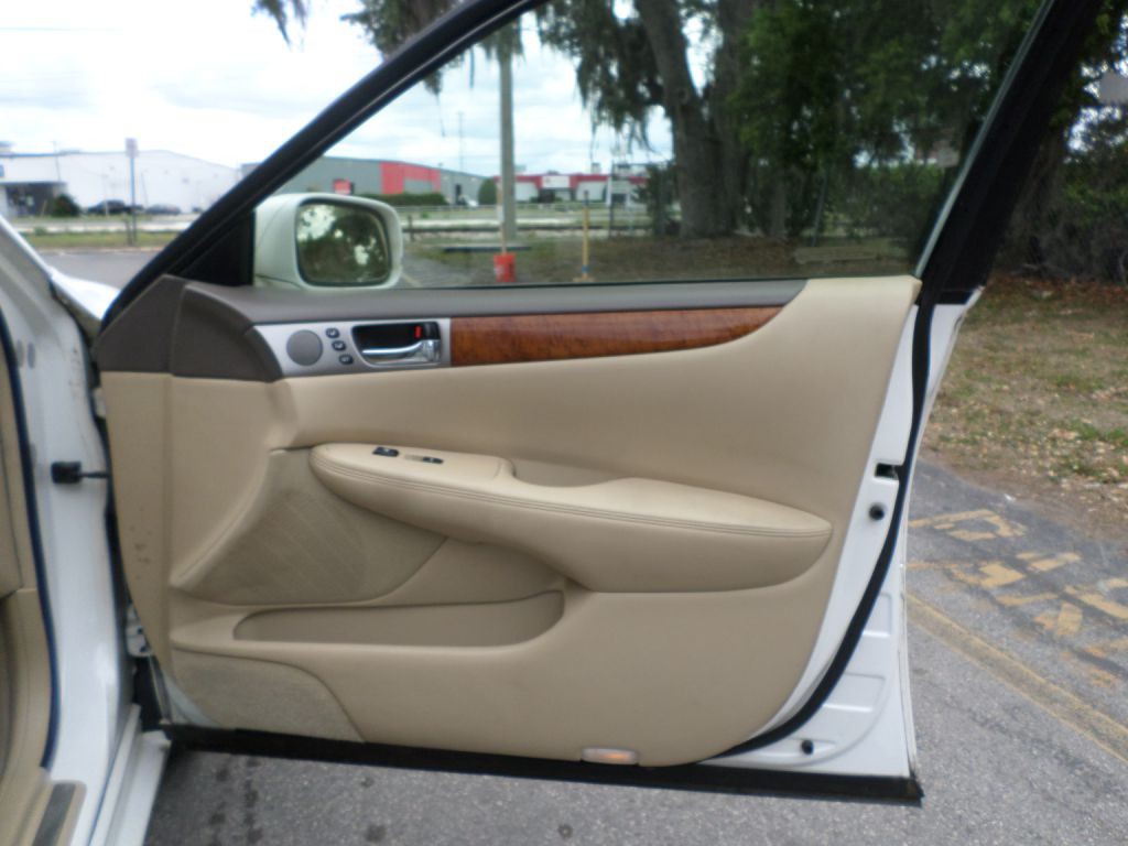 2005 Lexus ES Image 24