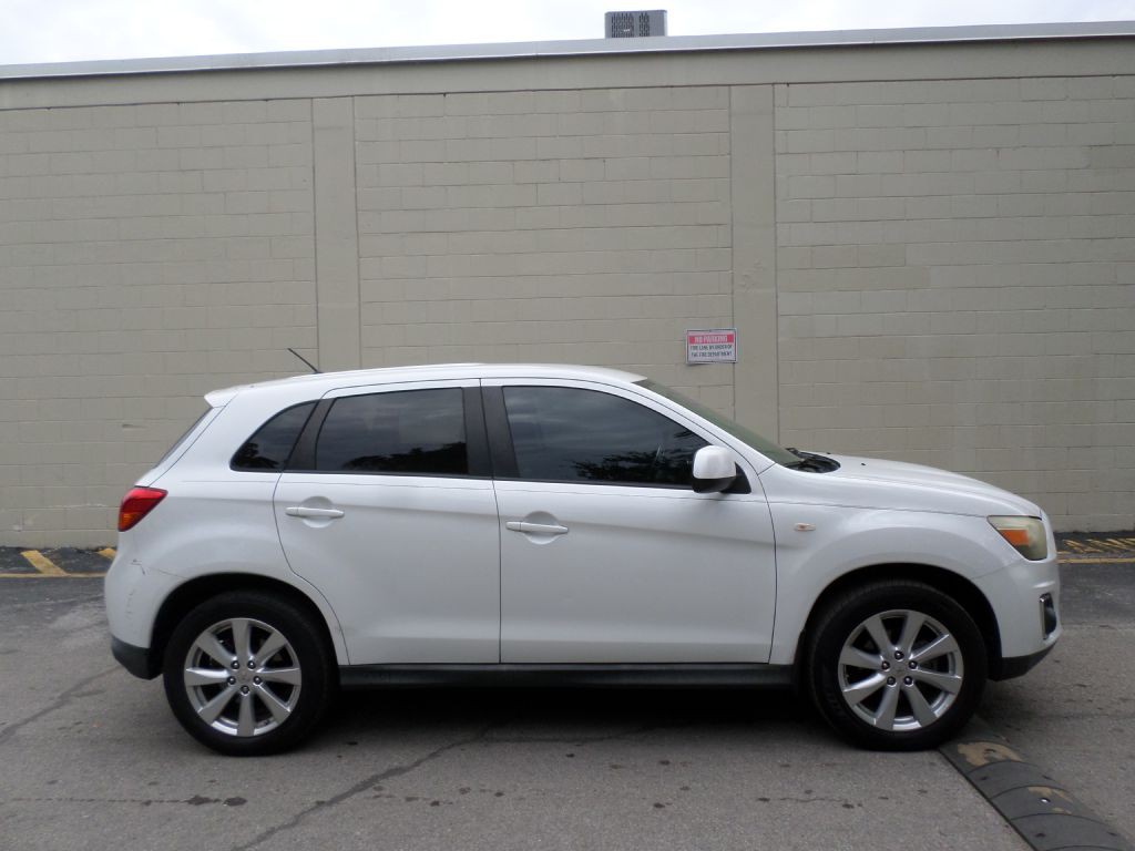 2014 Mitsubishi Outlander Image 1
