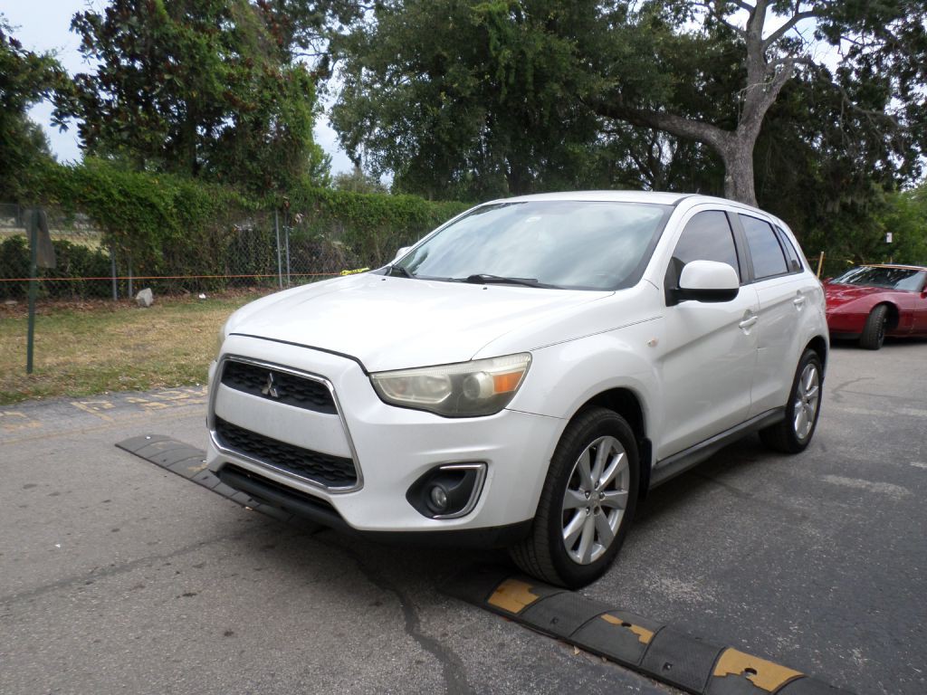 2014 Mitsubishi Outlander Image 3