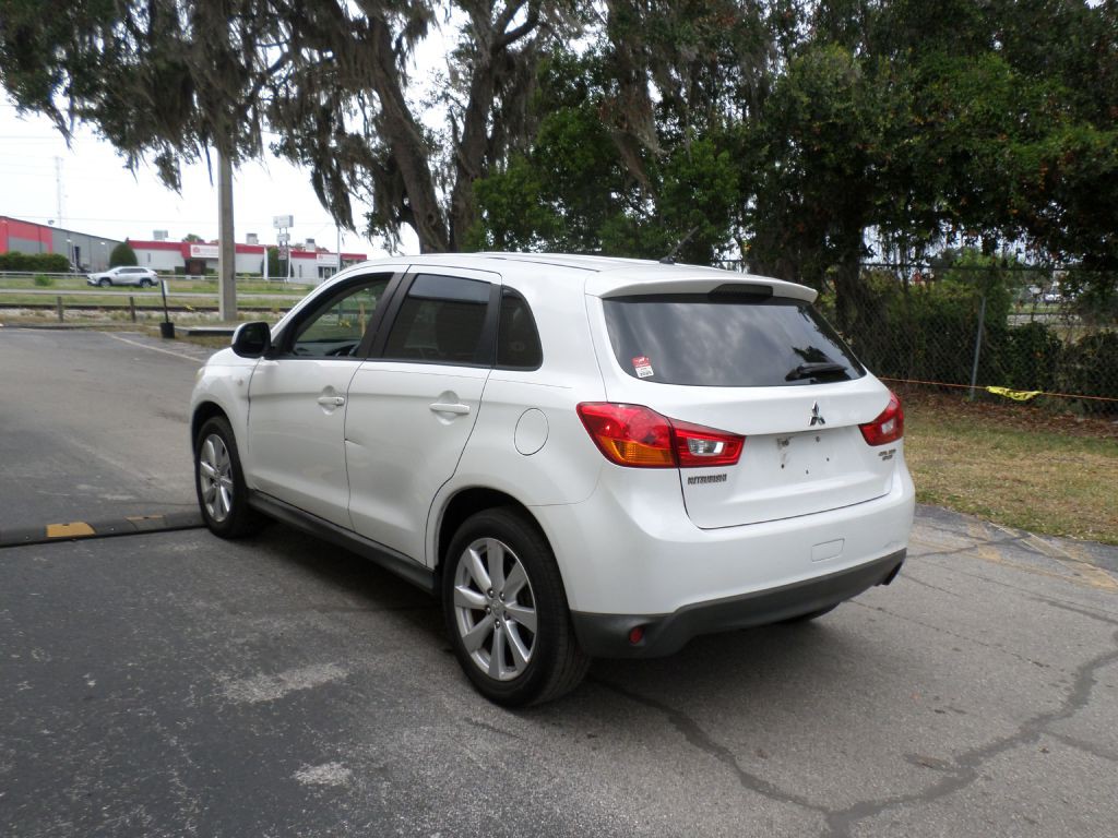 2014 Mitsubishi Outlander Image 4