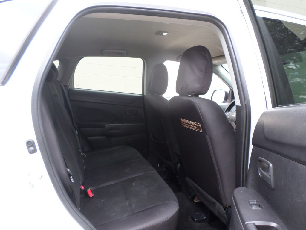 2014 Mitsubishi Outlander Image 9