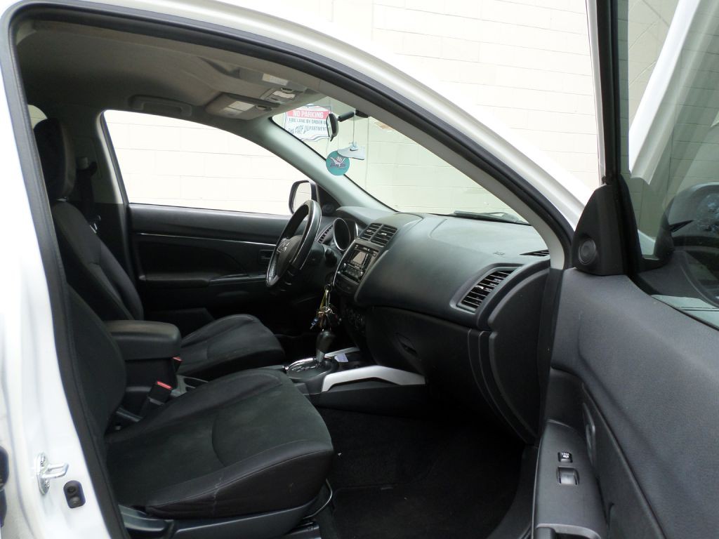 2014 Mitsubishi Outlander Image 10