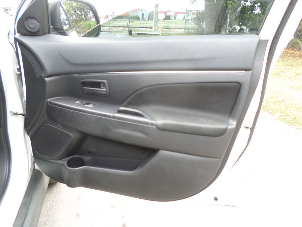 2014 Mitsubishi Outlander Image 15