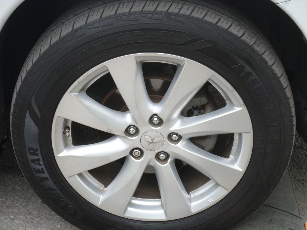 2014 Mitsubishi Outlander Image 17