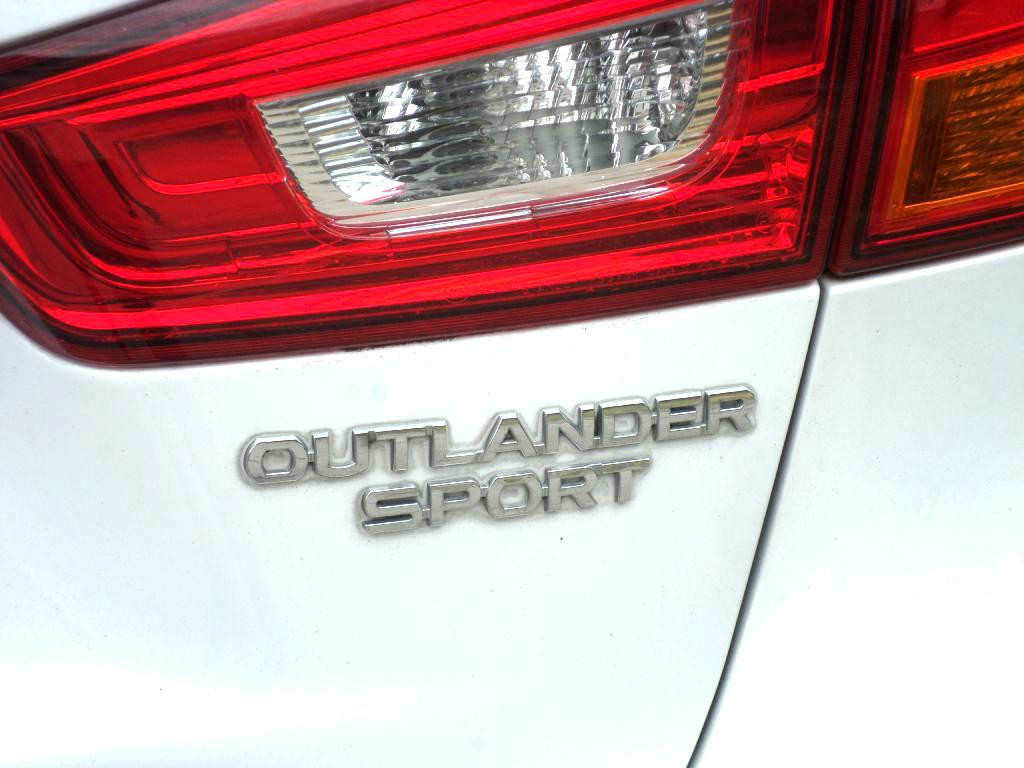 2014 Mitsubishi Outlander Image 22