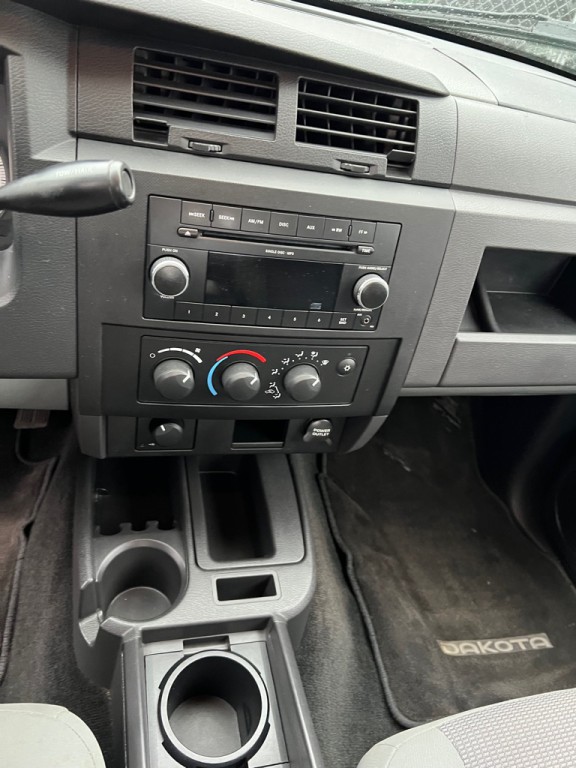 2011 Dodge Dakota Image 30