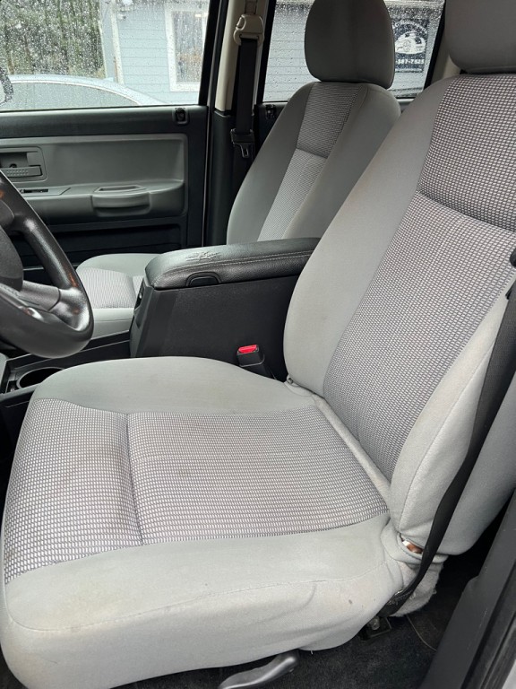 2011 Dodge Dakota Image 32