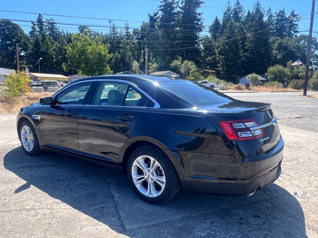 2017 Ford Taurus Image 9