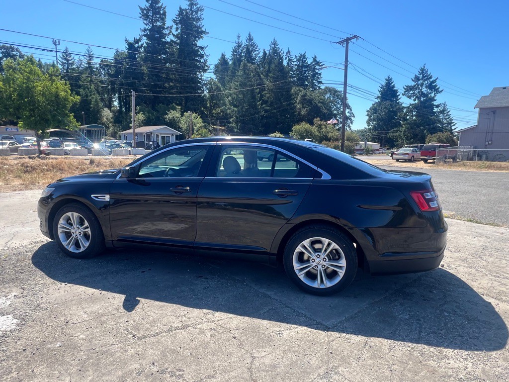 2017 Ford Taurus Image 8