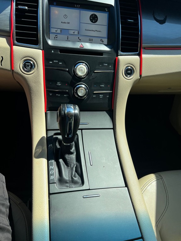 2017 Ford Taurus Image 27