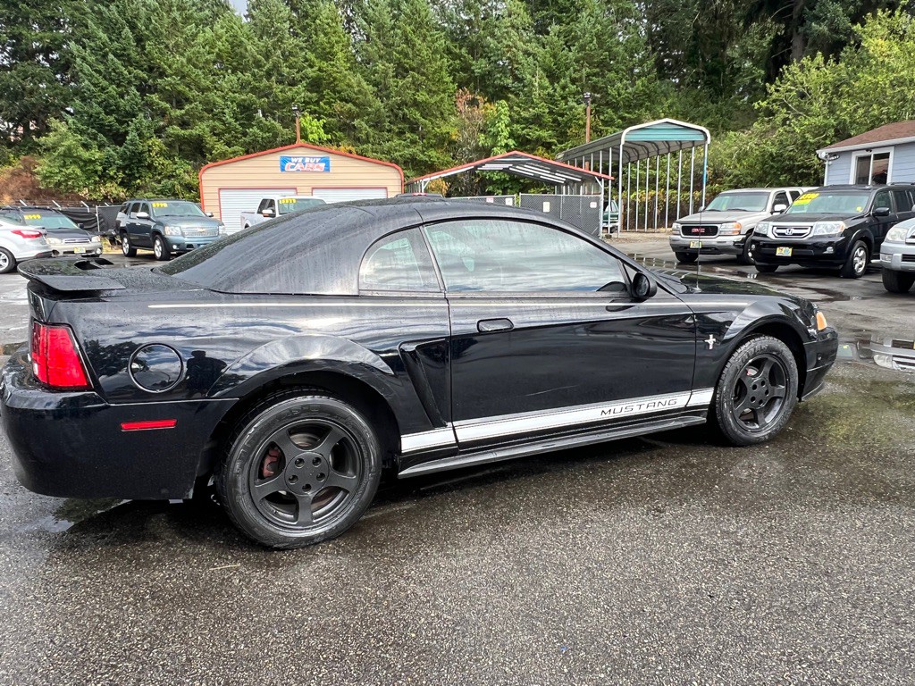 2002 Ford Mustang Image 8