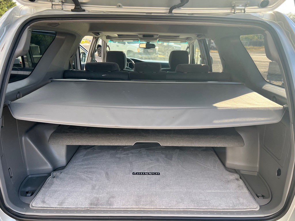 2004 Toyota 4Runner Image 24