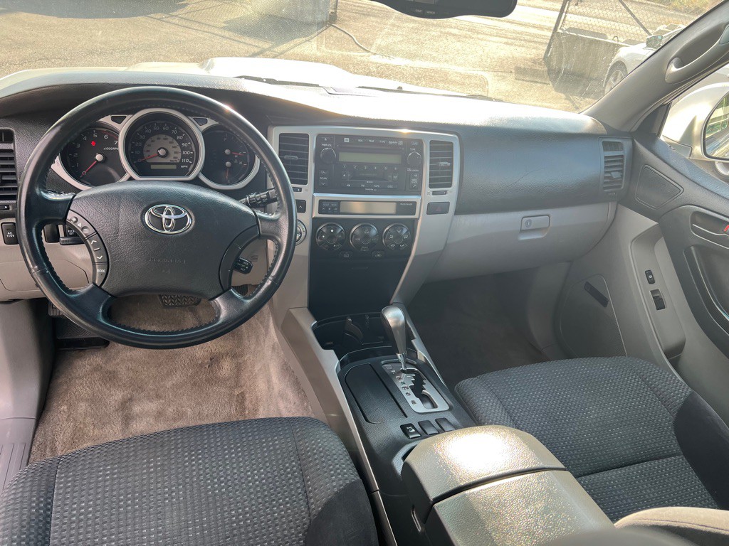 2004 Toyota 4Runner Image 27