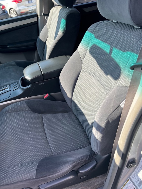 2004 Toyota 4Runner Image 29