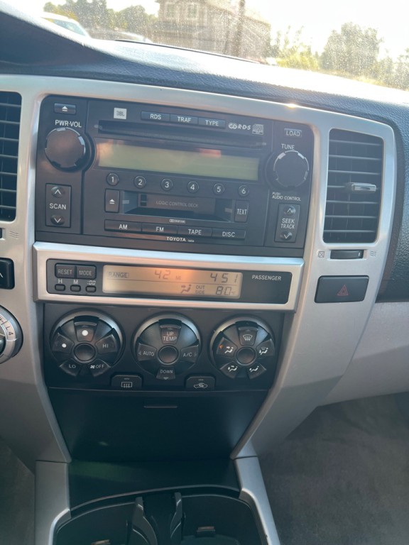 2004 Toyota 4Runner Image 32