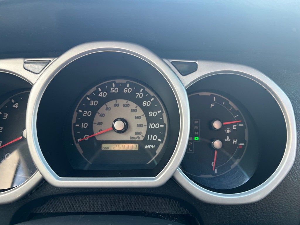 2004 Toyota 4Runner Image 33
