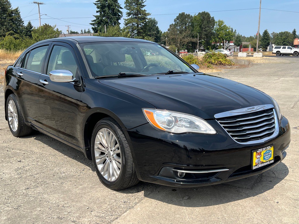 2011 Chrysler 200 Image 2