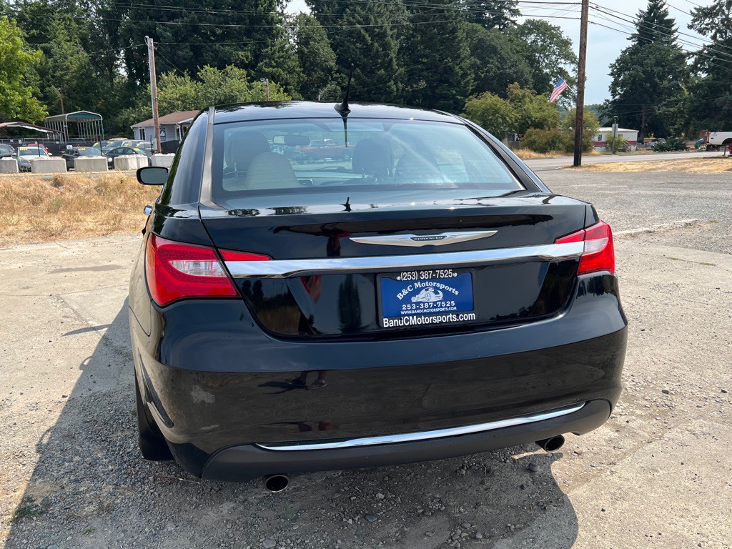 2011 Chrysler 200 Image 12