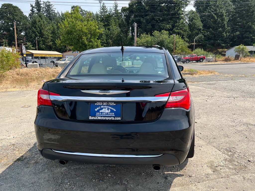 2011 Chrysler 200 Image 13