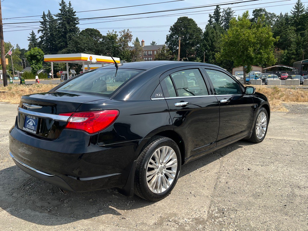 2011 Chrysler 200 Image 15